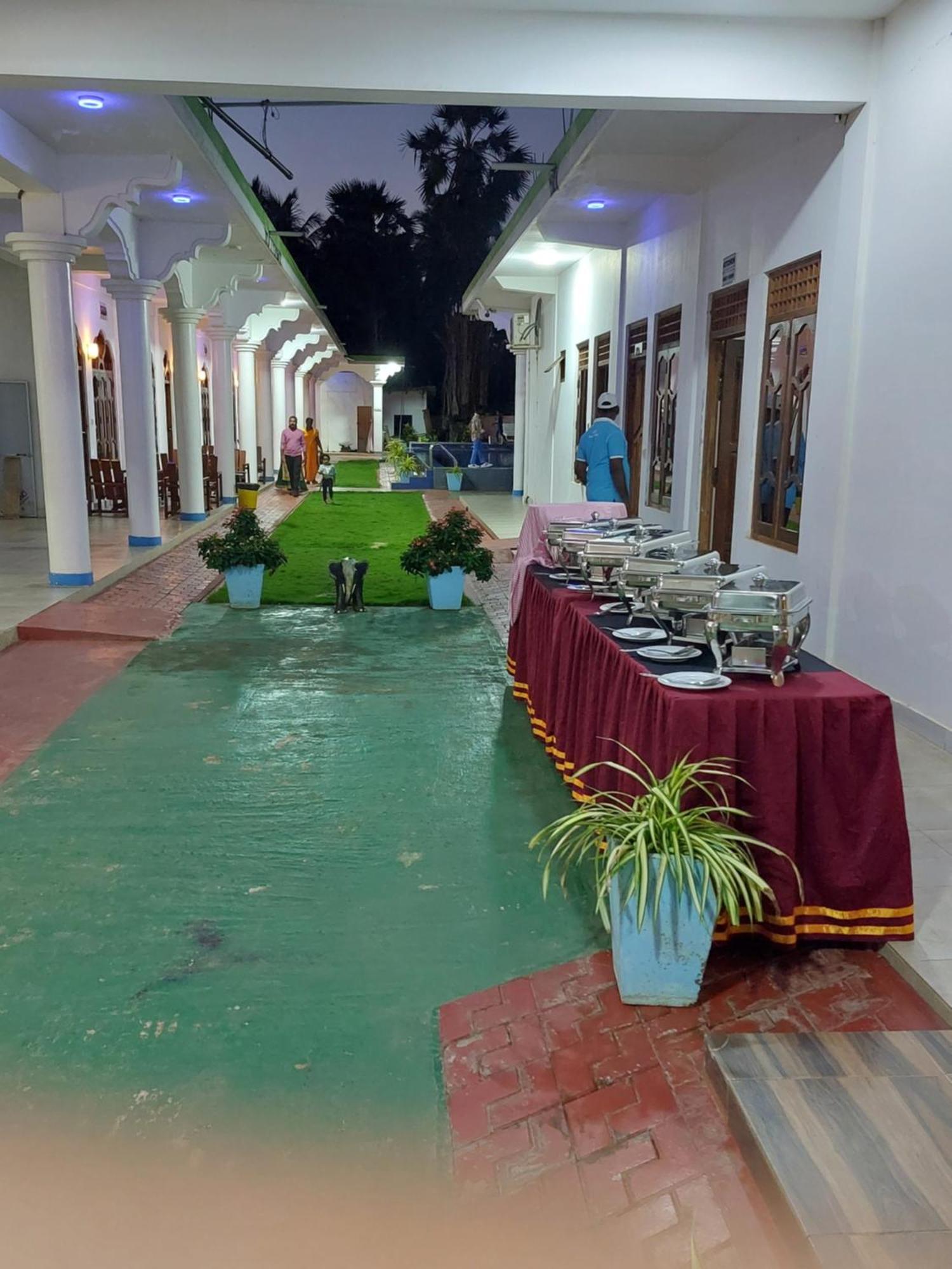 Mrd Beach Hotel Trincomalee Luaran gambar